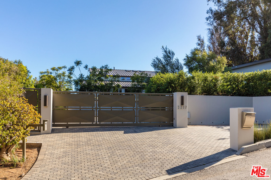 3217 Sumac Ridge Road Malibu, CA 90265 - Photo 7 of 50