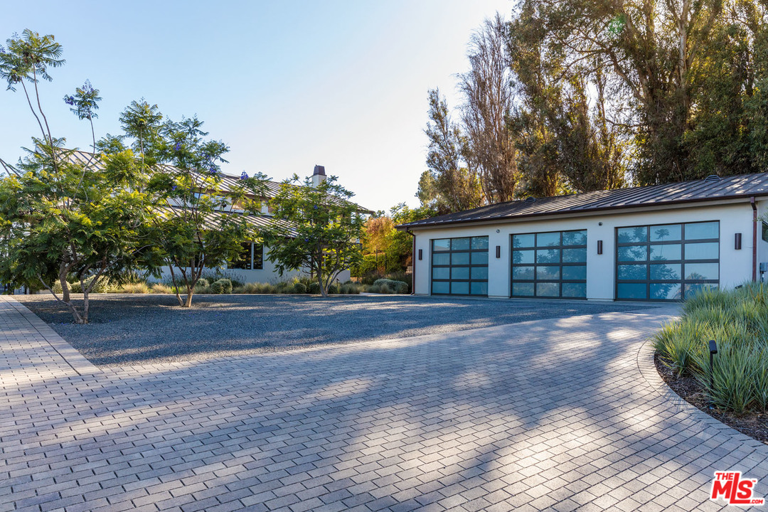 3217 Sumac Ridge Road Malibu, CA 90265 - Photo 9 of 50