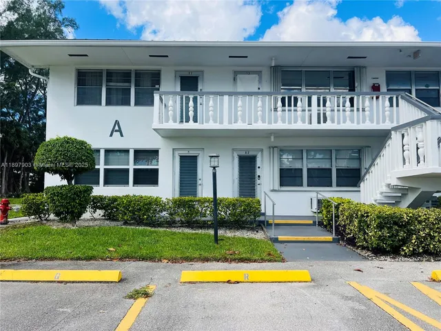 $1,300 | 2 Windsor A, Unit A, West Palm Beach, FL 33417