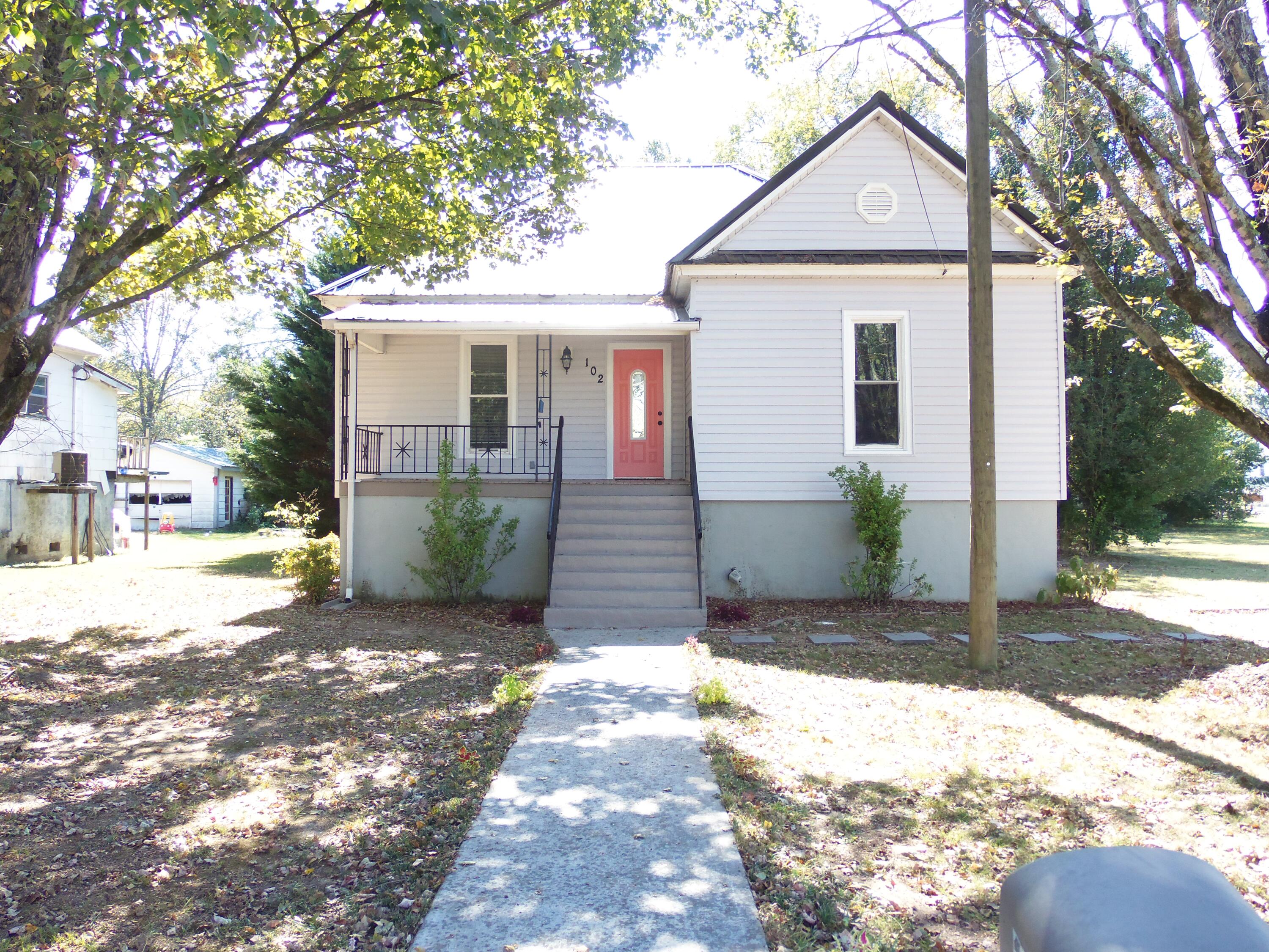 102 West 8th Street Chickamauga, GA 30707 - Photo 1 of 21 100_0817
