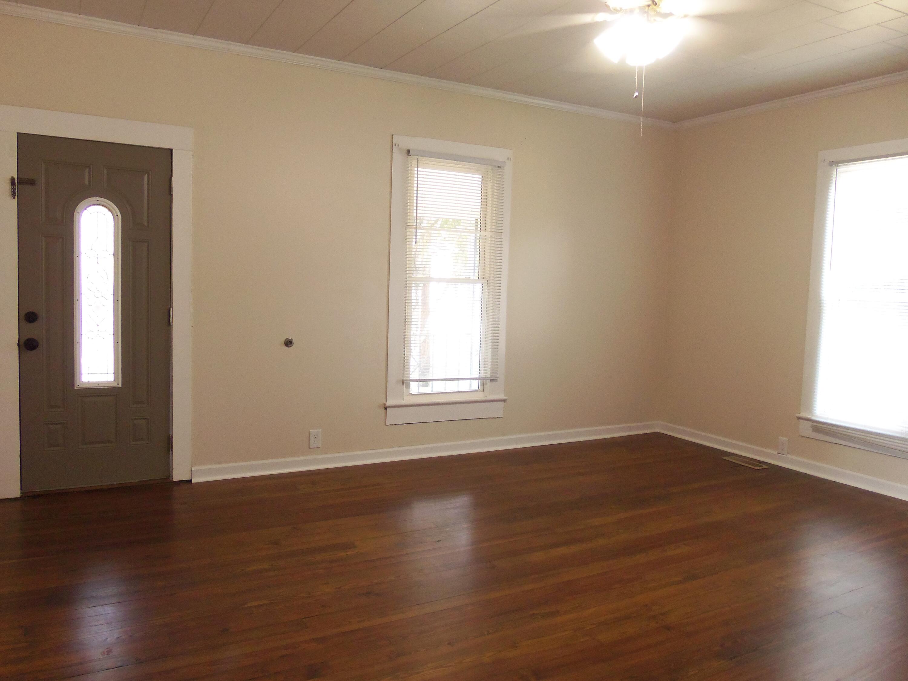 102 West 8th Street Chickamauga, GA 30707 - Photo 5 of 21 100_0762