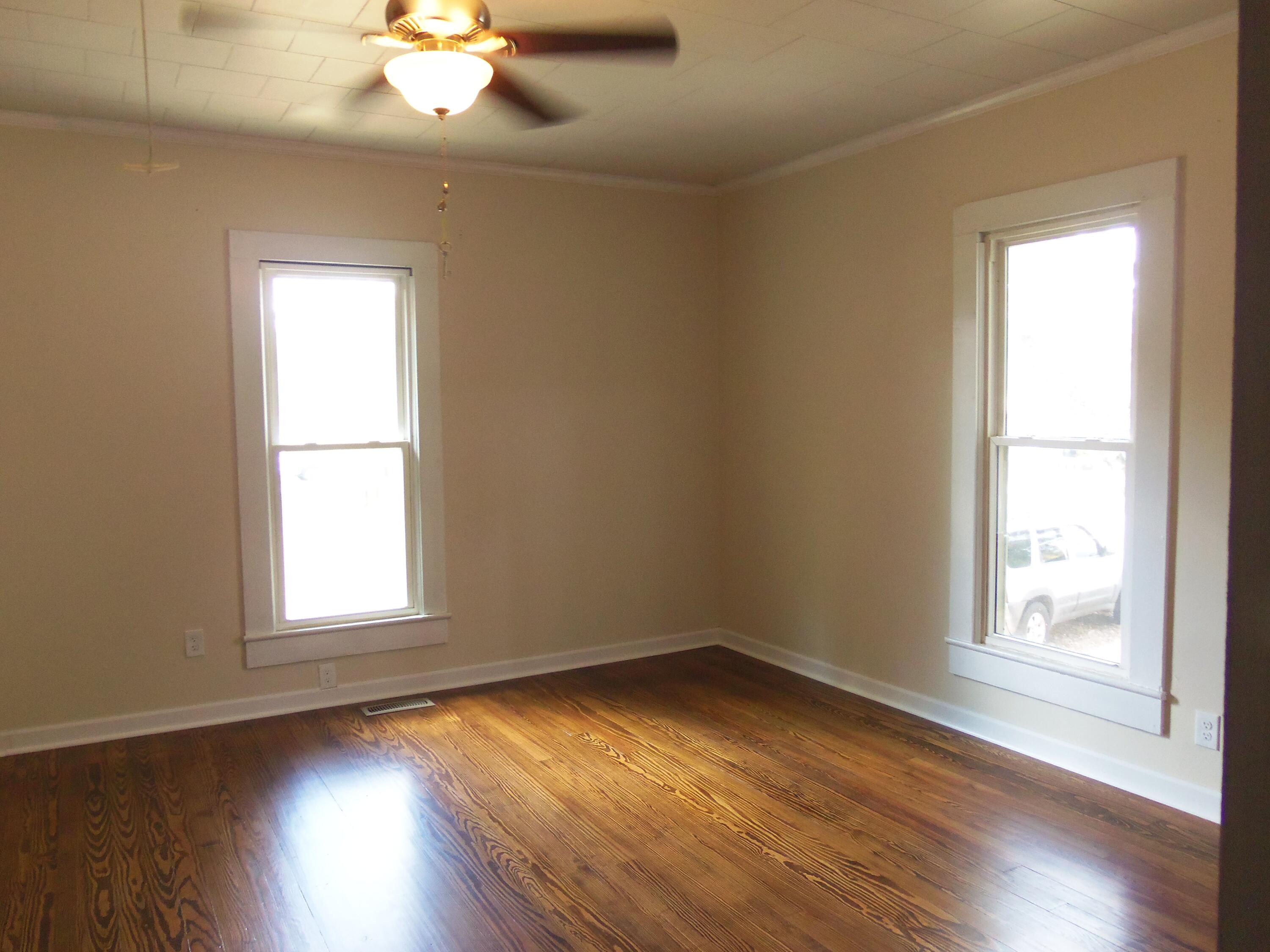 102 West 8th Street Chickamauga, GA 30707 - Photo 8 of 21 100_0763