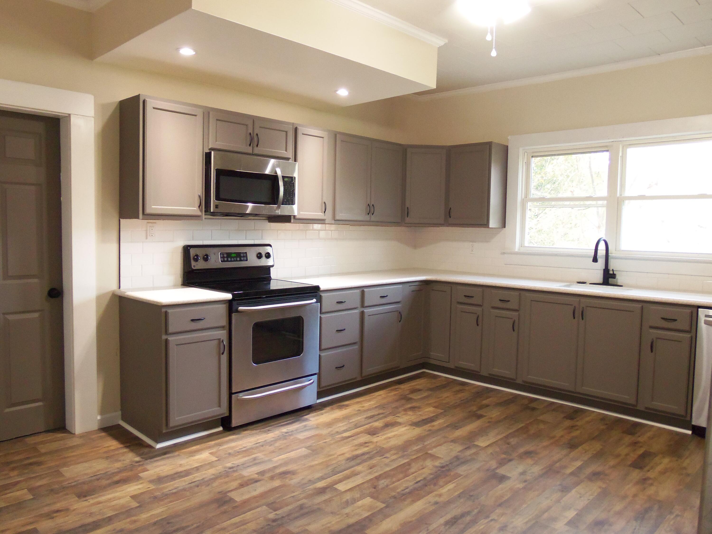 102 West 8th Street Chickamauga, GA 30707 - Photo 9 of 21 100_0768