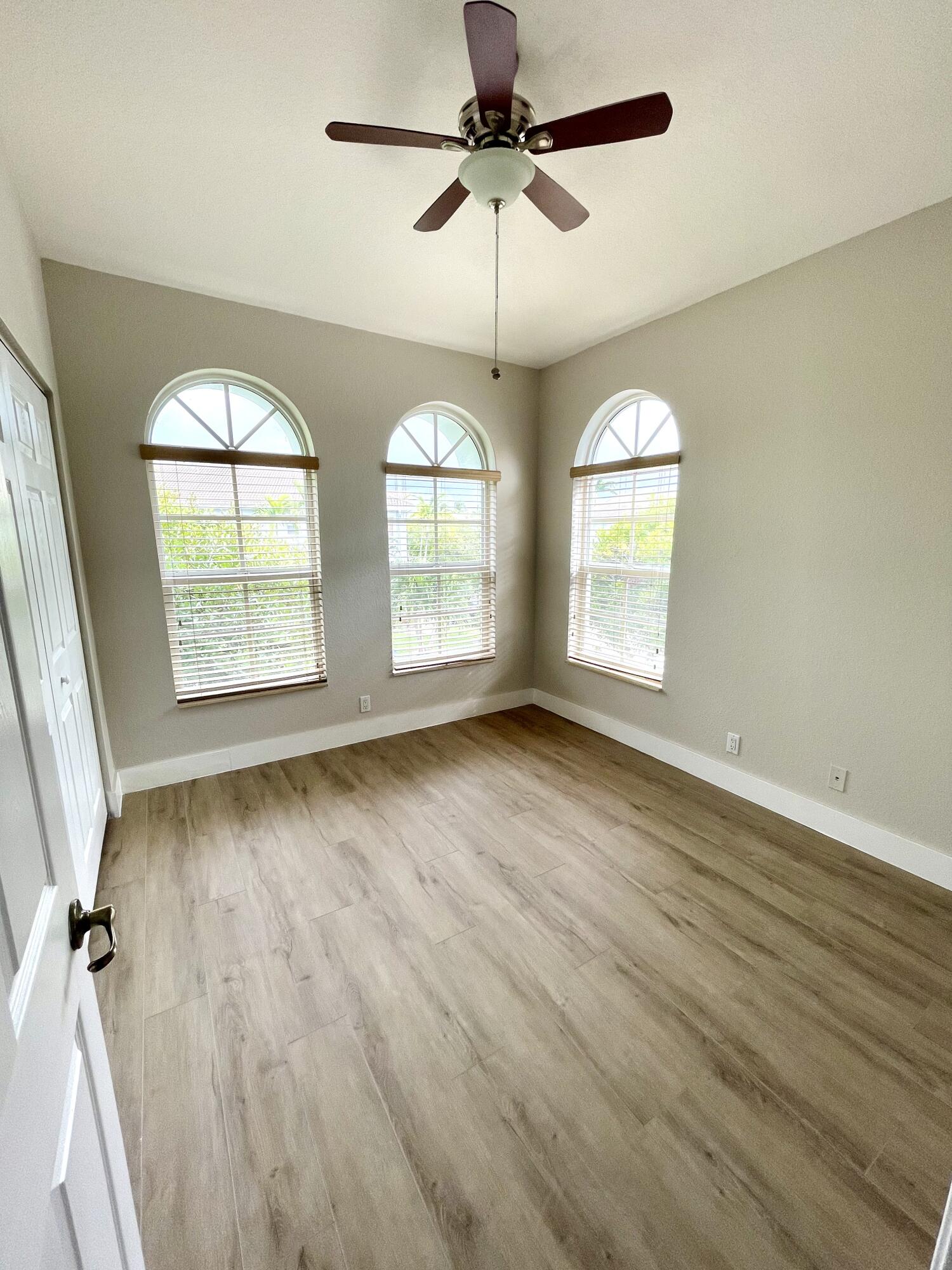 3043 Laurel Ridge Circle Riviera Beach, FL 33404 - Photo 16 of 35 SECOND BADROOM