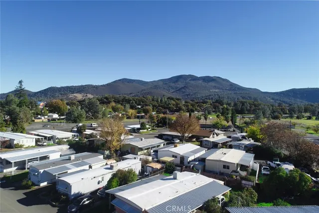 a picture of city view with lots of residential buildings