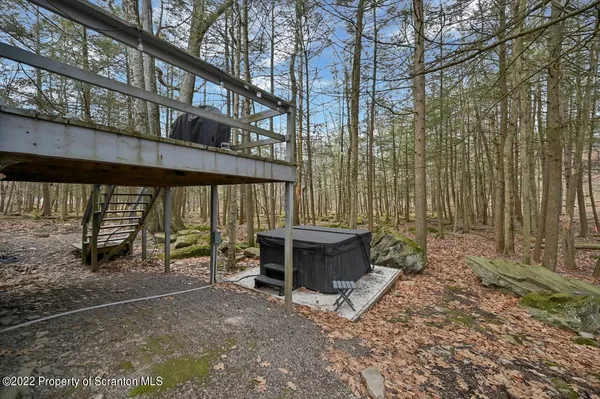 $315,000 | 87 North Fairway Drive, Lake Ariel, PA 18436