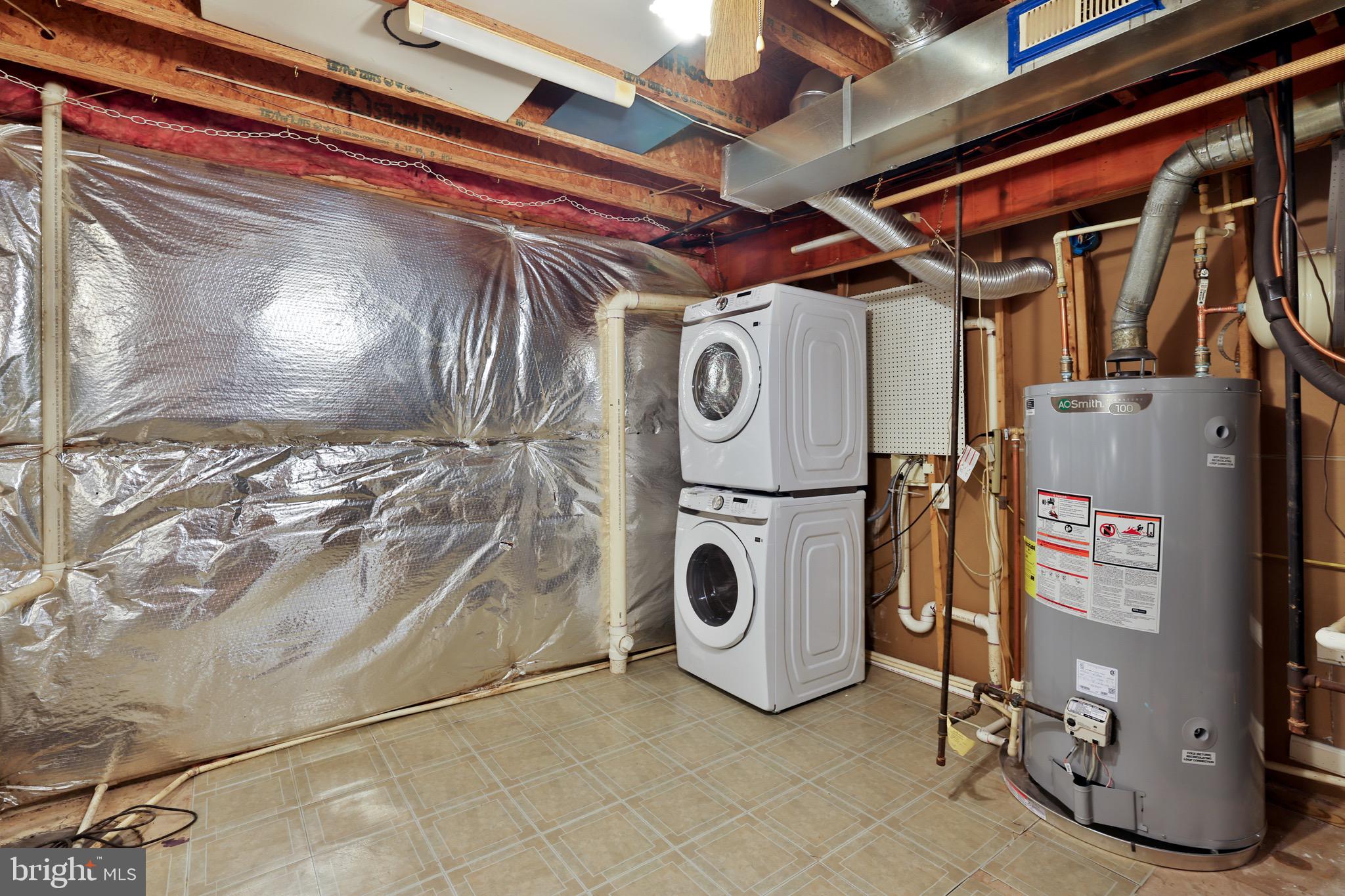 26215 Ocala Circle Chantilly, VA 20152 - Photo 39 of 50 a utility room with dryer and washer
