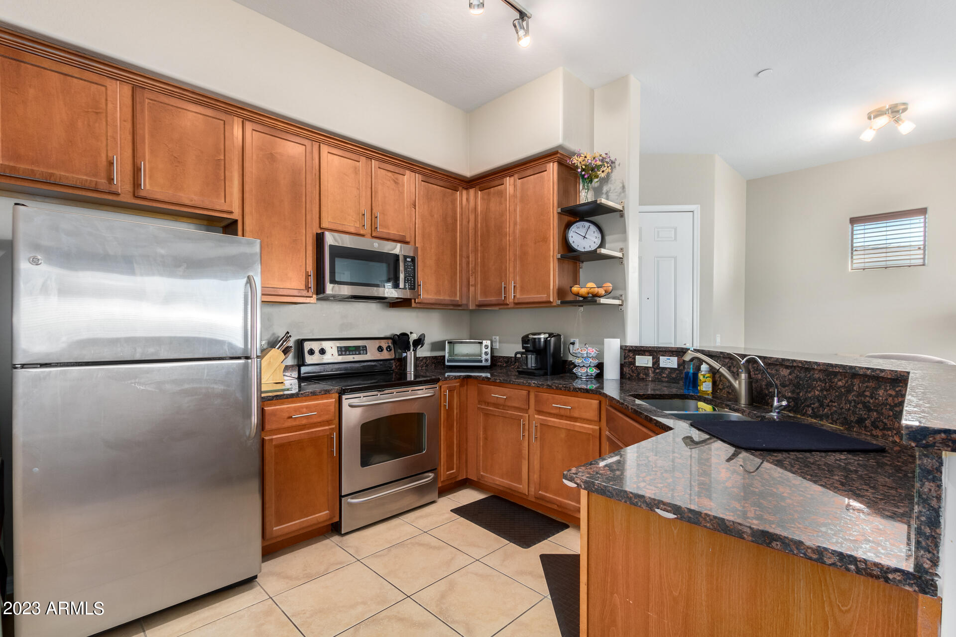 3330 South Gilbert Road, Unit 2023 Chandler, AZ 85286 - Photo 8 of 37 11 - Gilbert