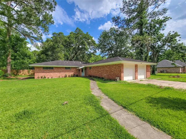 $210,000 | 1102 Avenue C, Sweeny, TX 77480