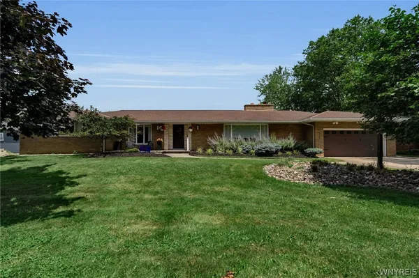 $599,900 | 9230 Valley Stream Road, Clarence, NY 14031