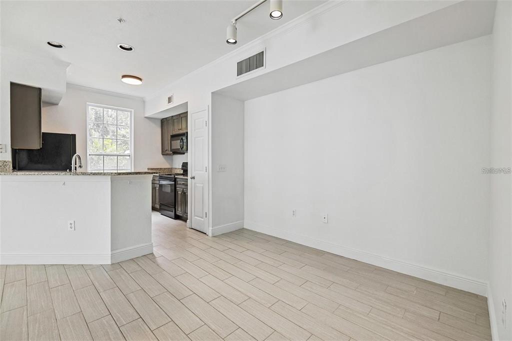5571 Rosehill Road, Unit 104 Sarasota, FL 34233 - Photo 8 of 34
