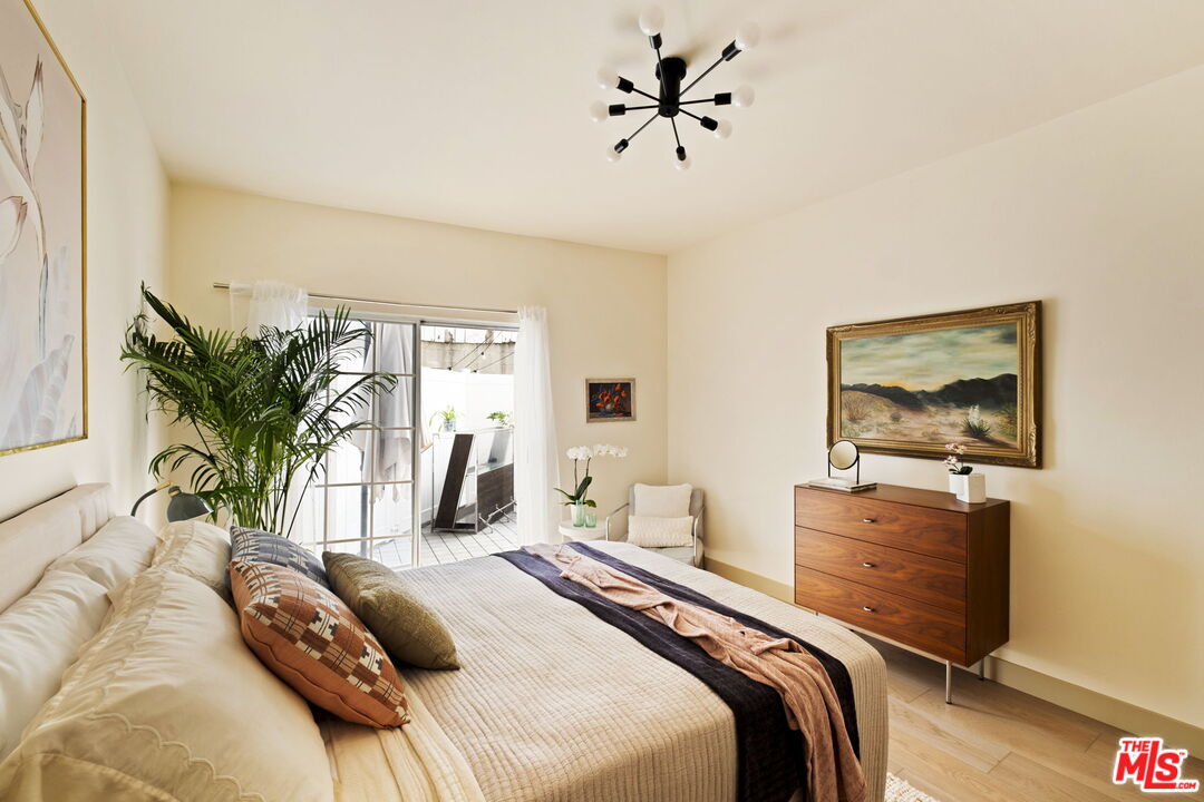 1717 Malcolm Avenue, Unit 303 Los Angeles, CA 90024 - Photo 30 of 34 a bedroom with a bed and a potted plant