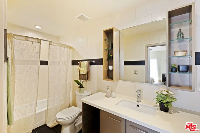 $6,195 | 1717 Malcolm Avenue, Unit 303, Los Angeles, CA 90024