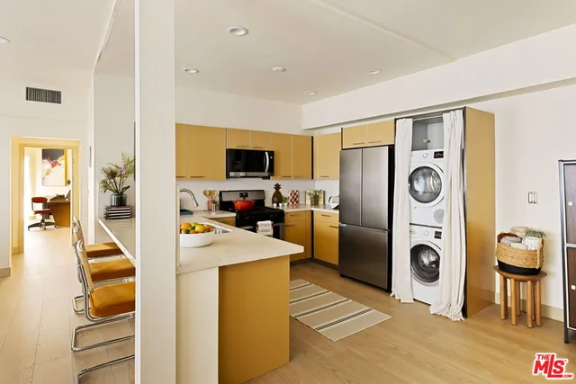 $6,195 | 1717 Malcolm Avenue, Unit 303, Los Angeles, CA 90024