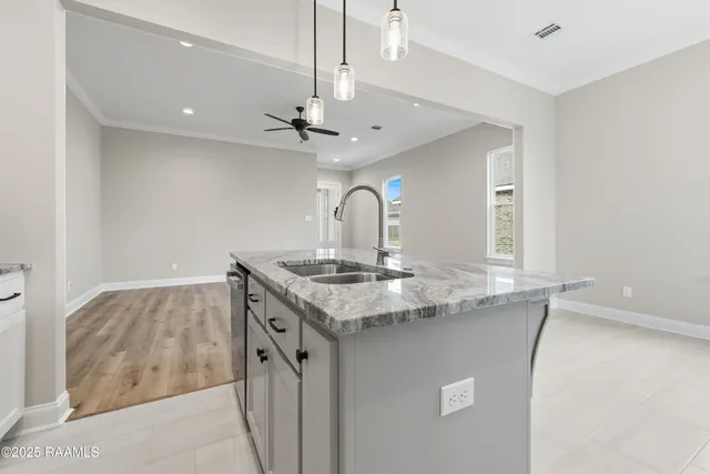 $262,900 | 106 Carreras Lane, Maurice, LA 70555