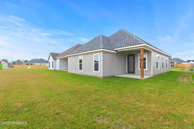 $262,900 | 106 Carreras Lane, Maurice, LA 70555