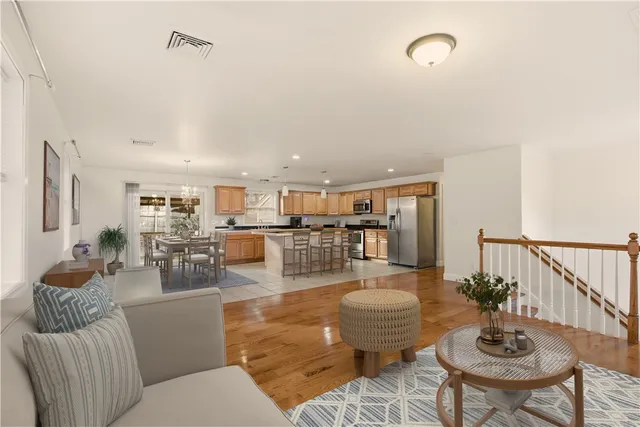 $3,200 | 37 Thayer Street, Bristol, RI 02809