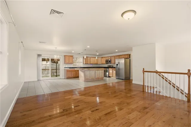 $3,200 | 37 Thayer Street, Bristol, RI 02809