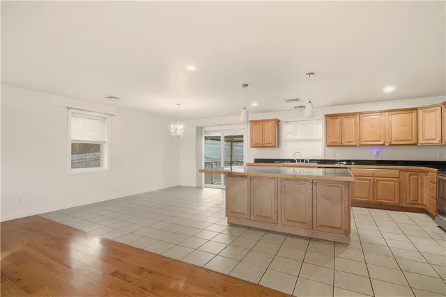 $3,200 | 37 Thayer Street, Bristol, RI 02809