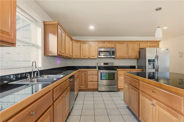 $3,200 | 37 Thayer Street, Bristol, RI 02809