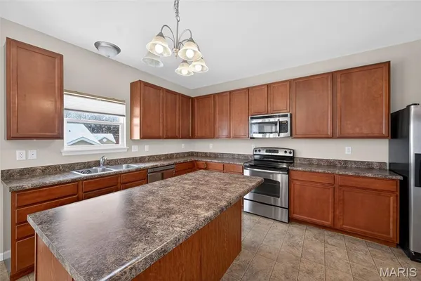 $395,000 | 105 Wabash Spur Drive, O'Fallon, MO 63366