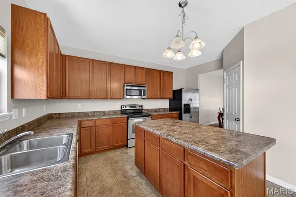 $395,000 | 105 Wabash Spur Drive, O'Fallon, MO 63366