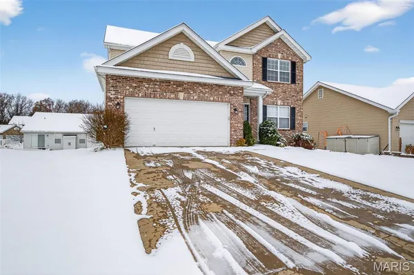 $395,000 | 105 Wabash Spur Drive, O'Fallon, MO 63366