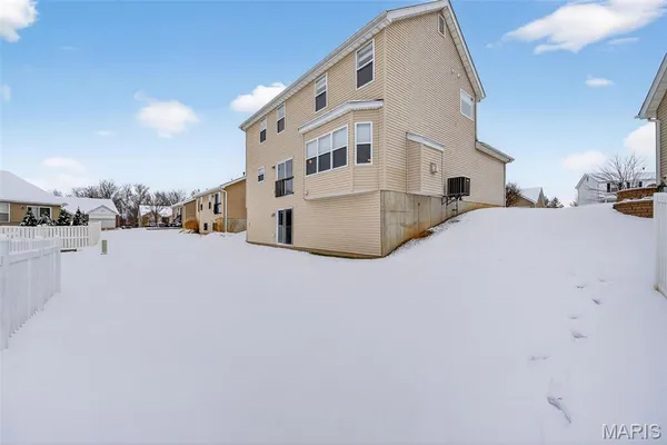 $395,000 | 105 Wabash Spur Drive, O'Fallon, MO 63366