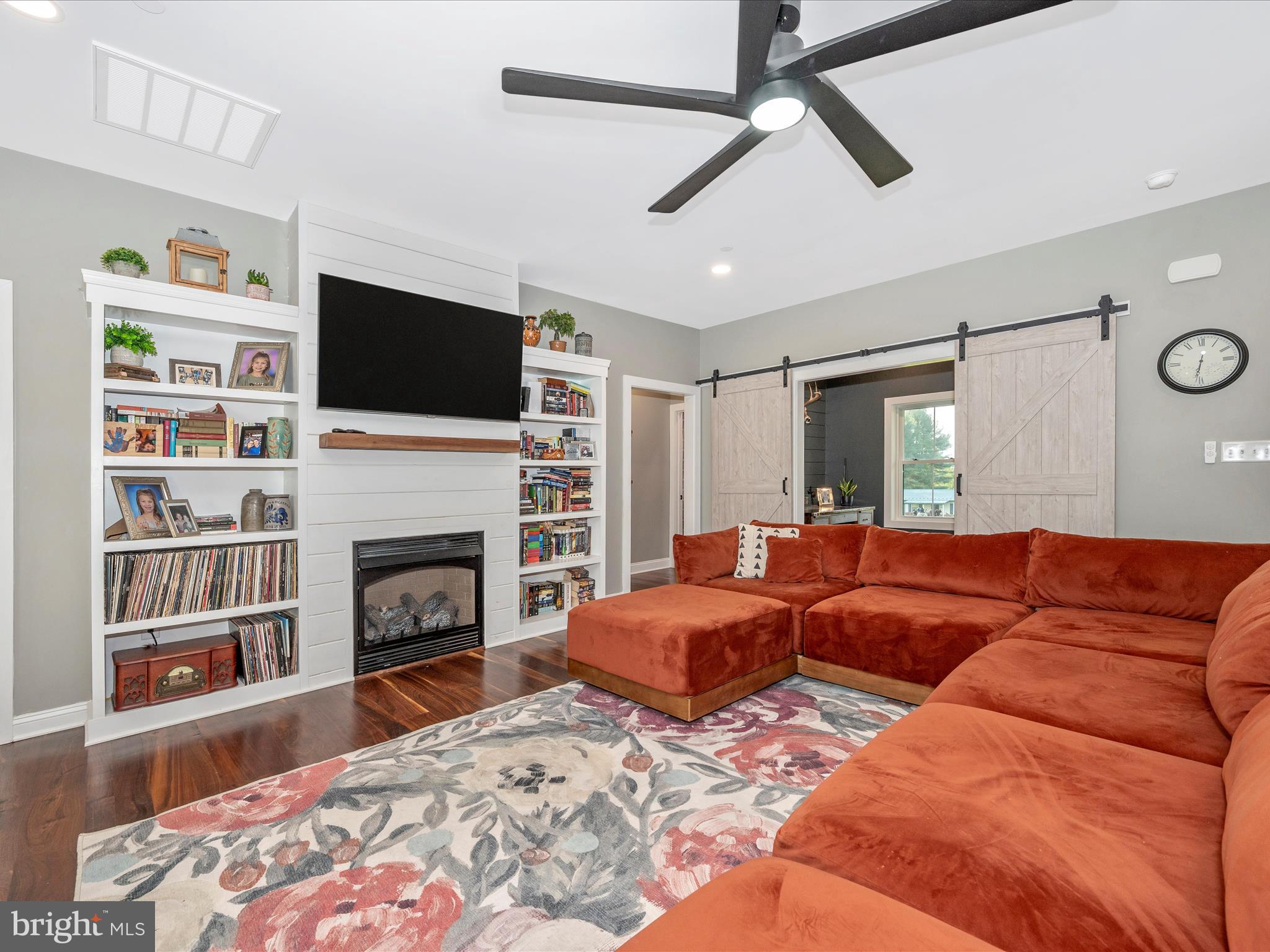 16227 Shaffer Road Sharpsburg, MD 21782 - Photo 7 of 54 Living Room