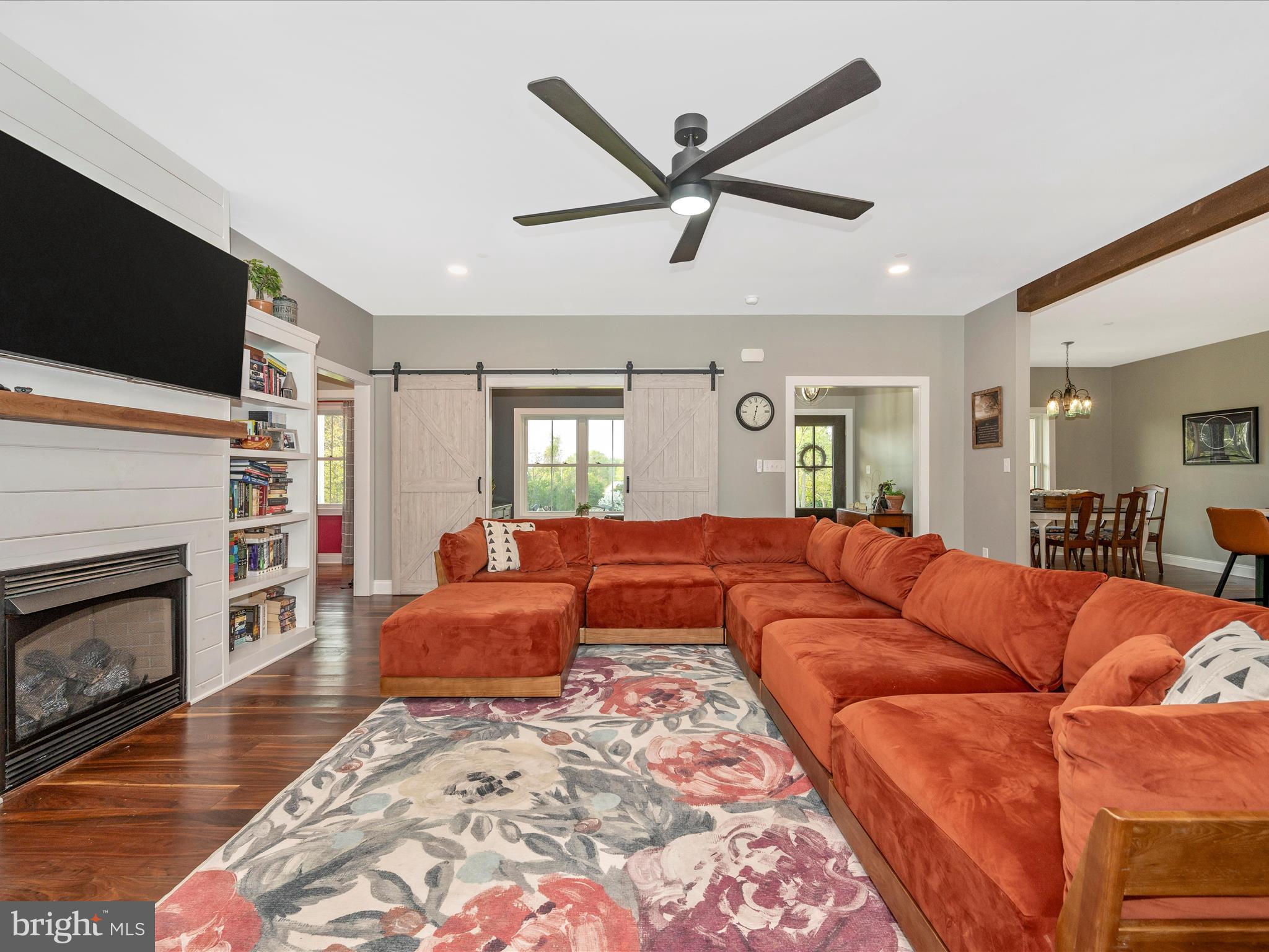 16227 Shaffer Road Sharpsburg, MD 21782 - Photo 8 of 54 Living Room