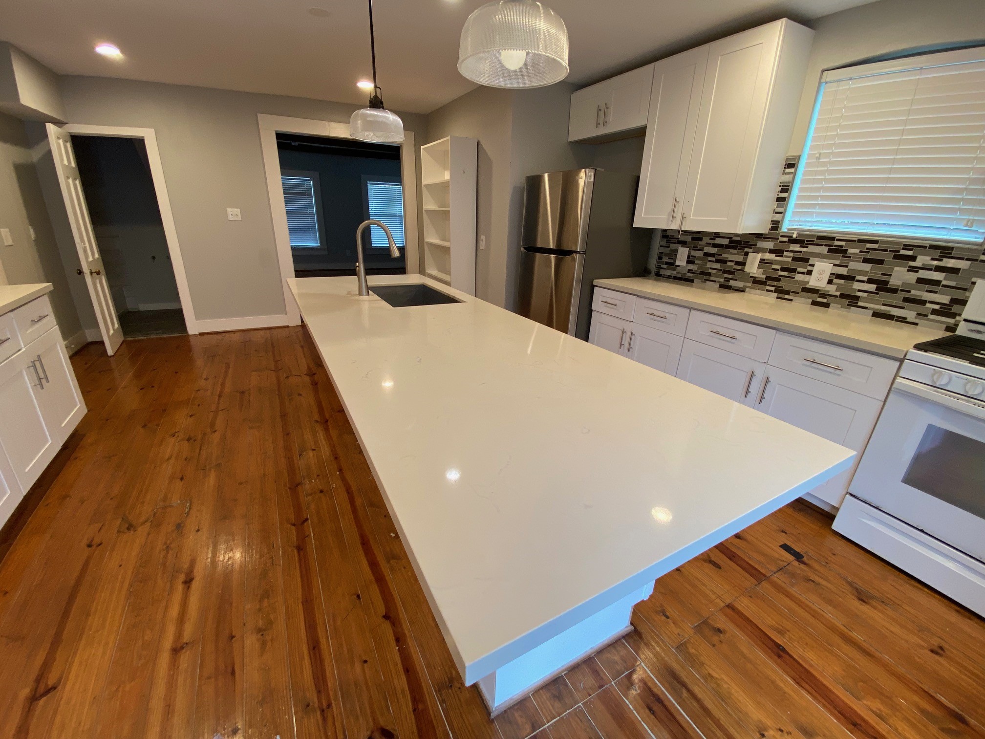 3209 Milburn Street Houston, TX 77021 - Photo 13 of 45 a very nice looking room with a large window