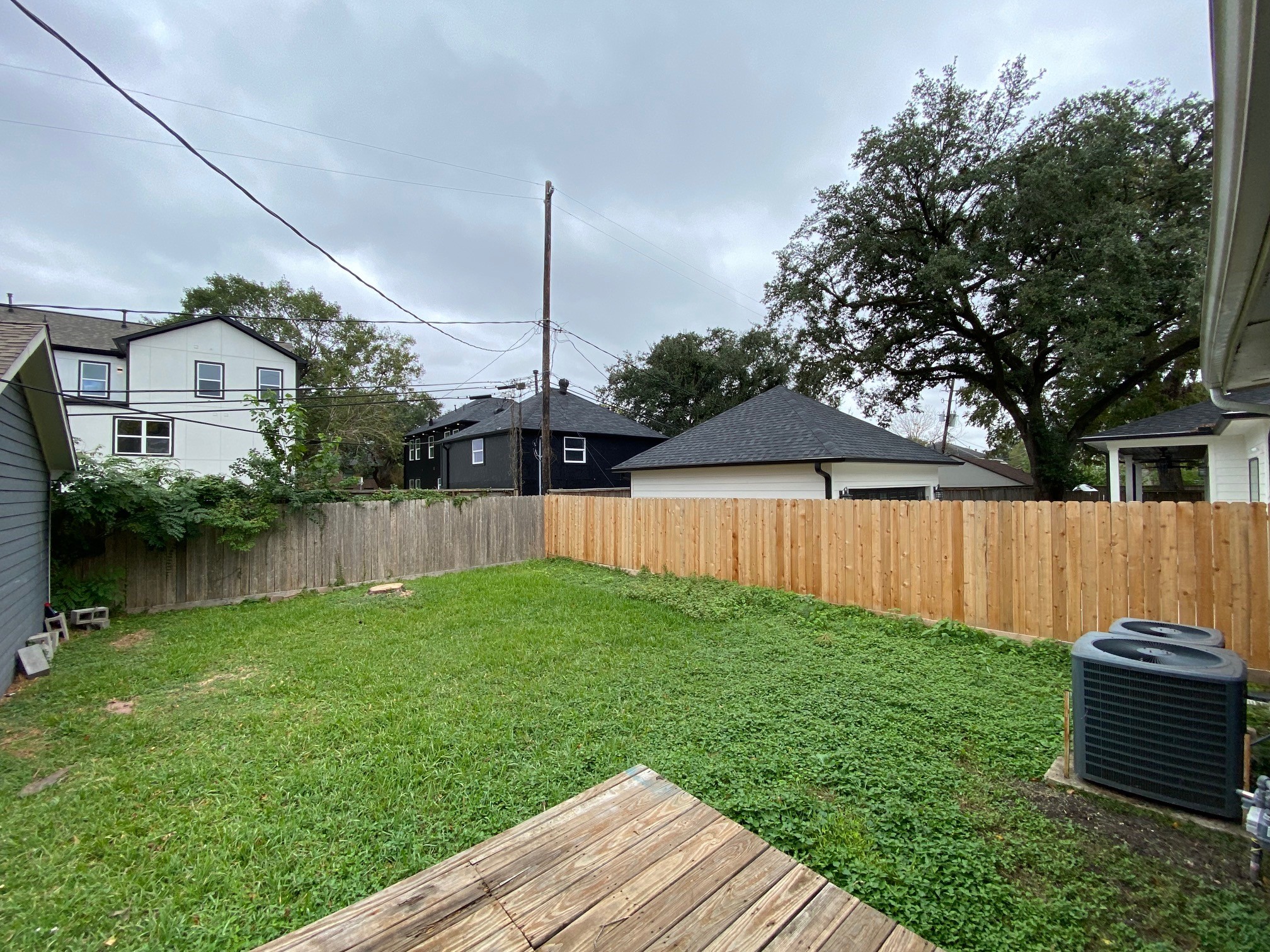 3209 Milburn Street Houston, TX 77021 - Photo 26 of 45 a backyard of a house with lots of green space