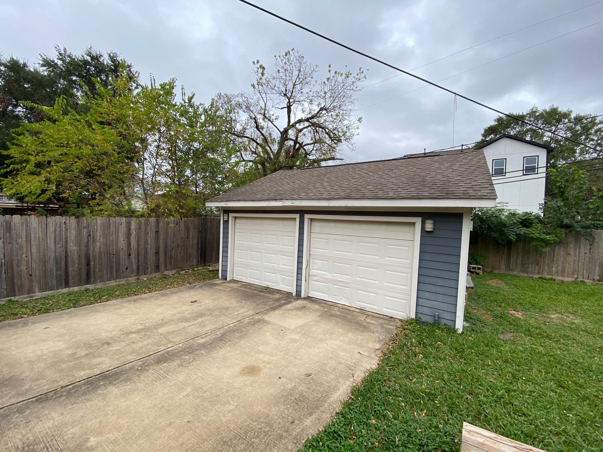 3209 Milburn Street Houston, TX 77021 - Photo 27 of 45 a backyard of a house