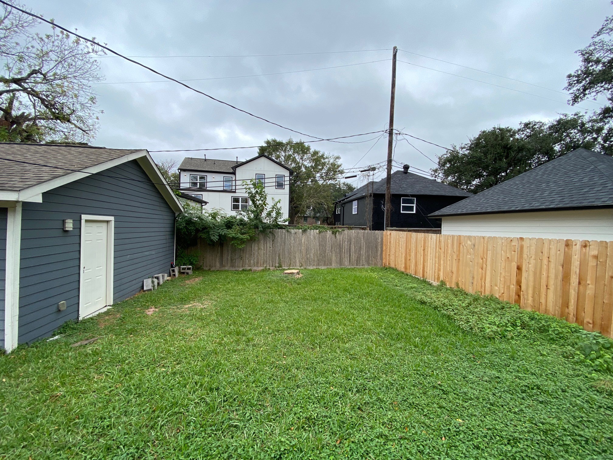 3209 Milburn Street Houston, TX 77021 - Photo 28 of 45 a front view of a house with a garden and plants