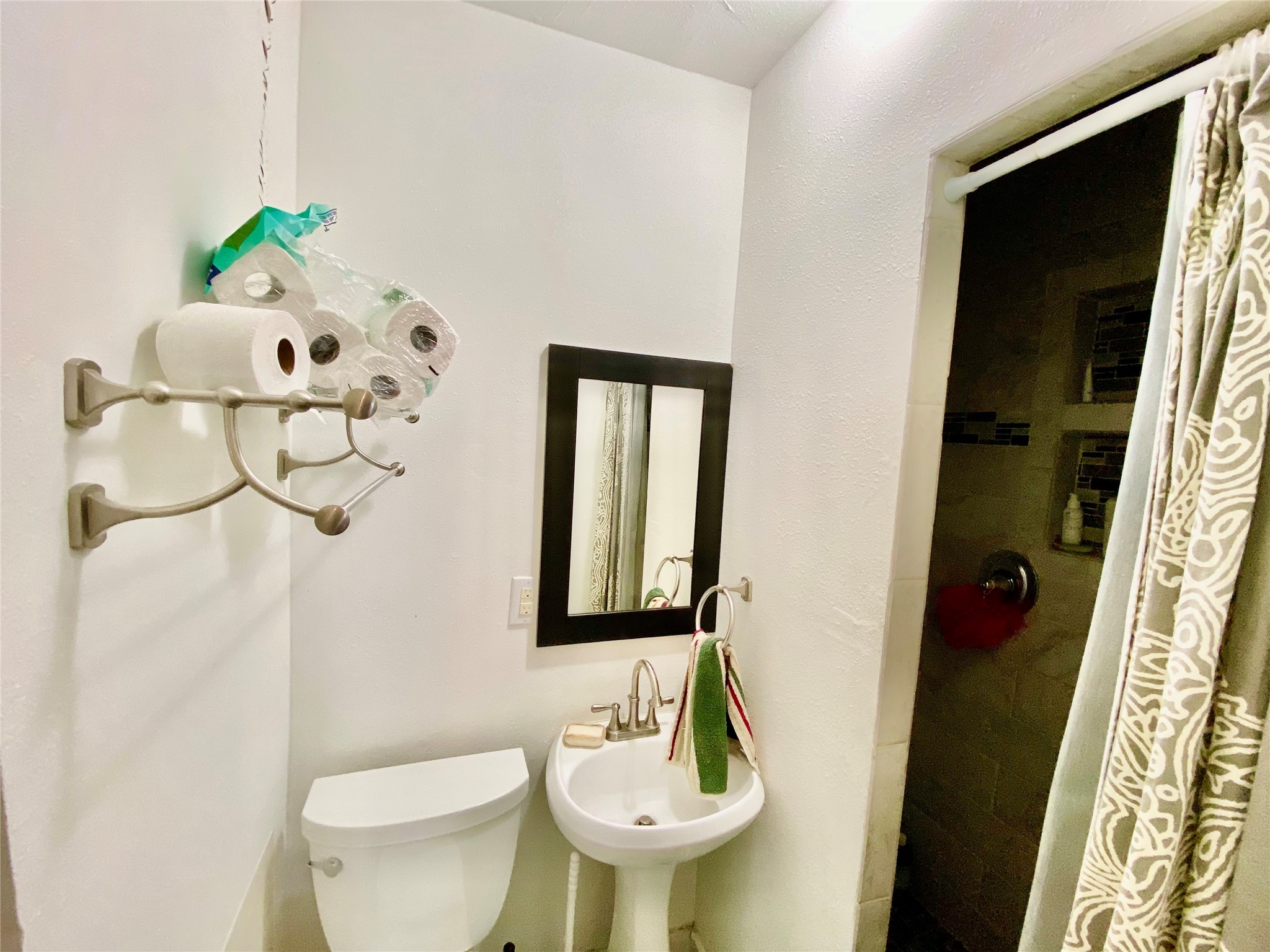 3209 Milburn Street Houston, TX 77021 - Photo 34 of 45 a bathroom with a sink toilet and mirror