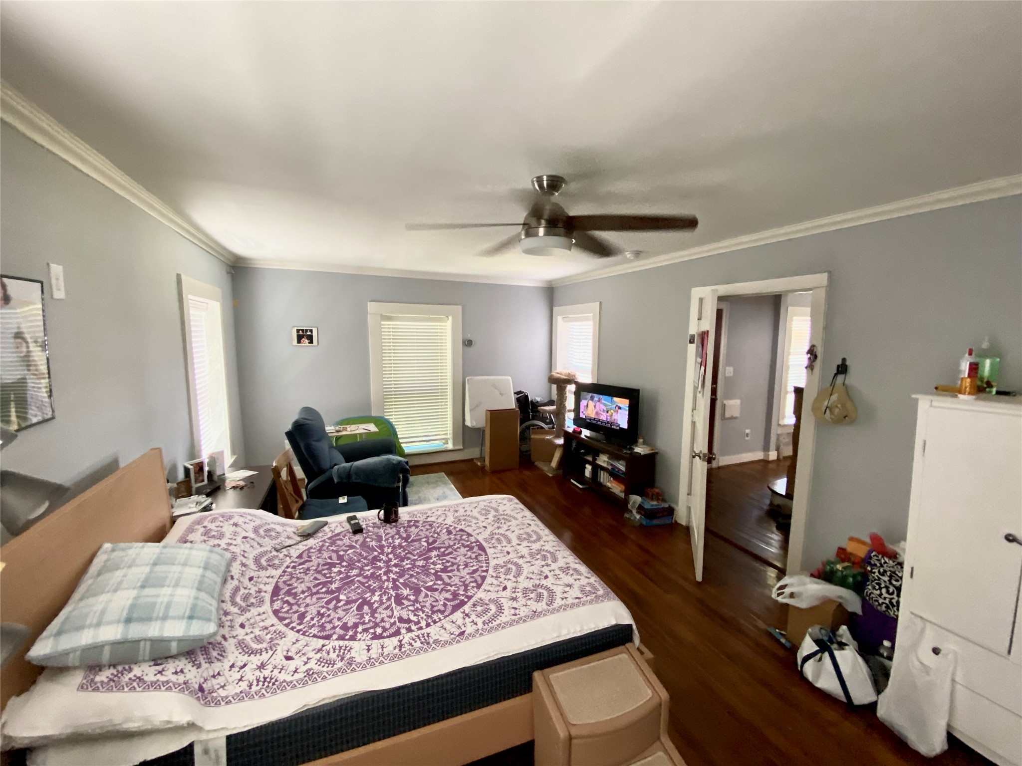 3209 Milburn Street Houston, TX 77021 - Photo 45 of 45 a living room with furniture and a wooden floor