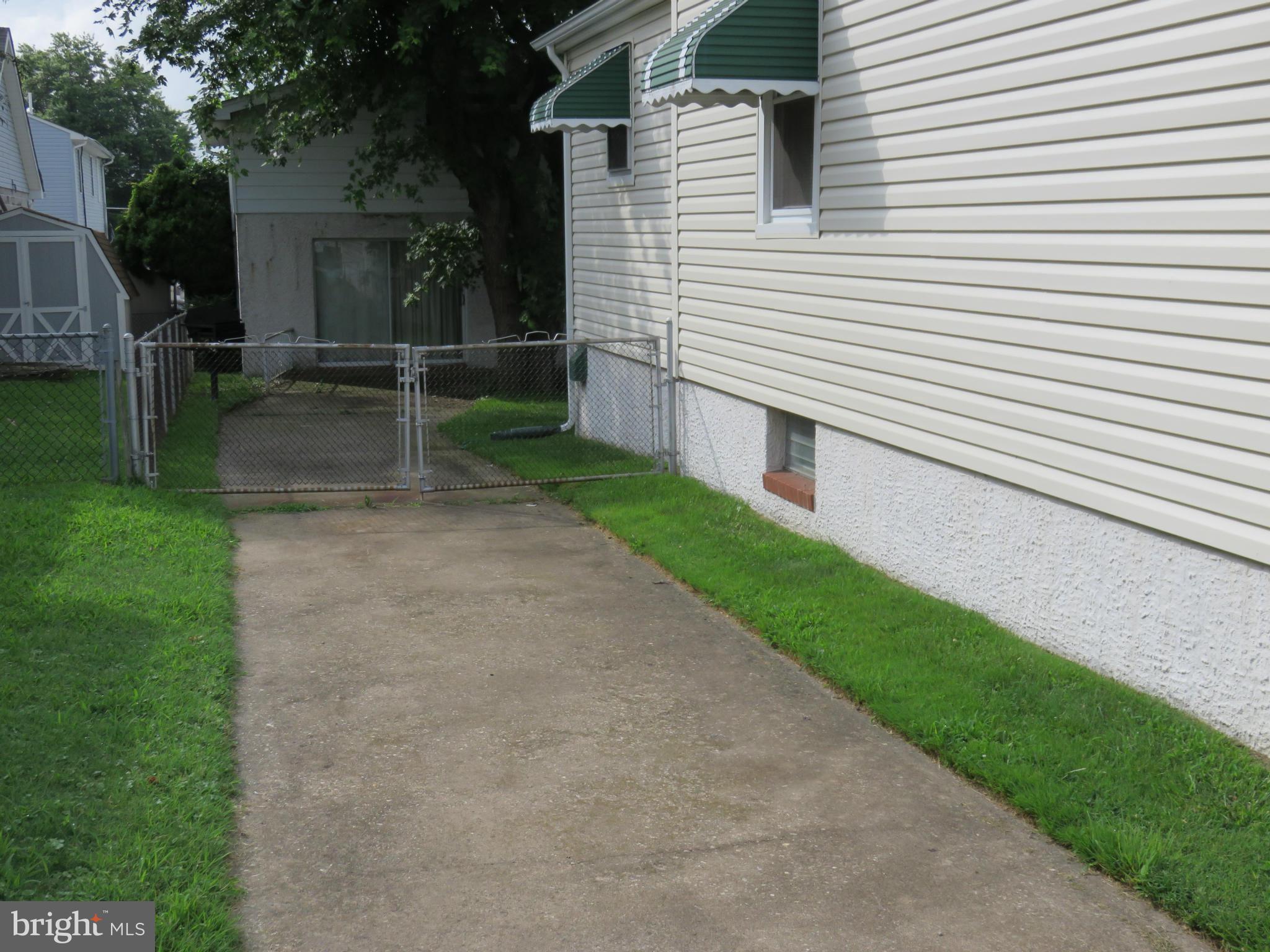 7608 Spruce Road Baltimore, MD 21222 - Photo 24 of 30 Multi Car Driveway