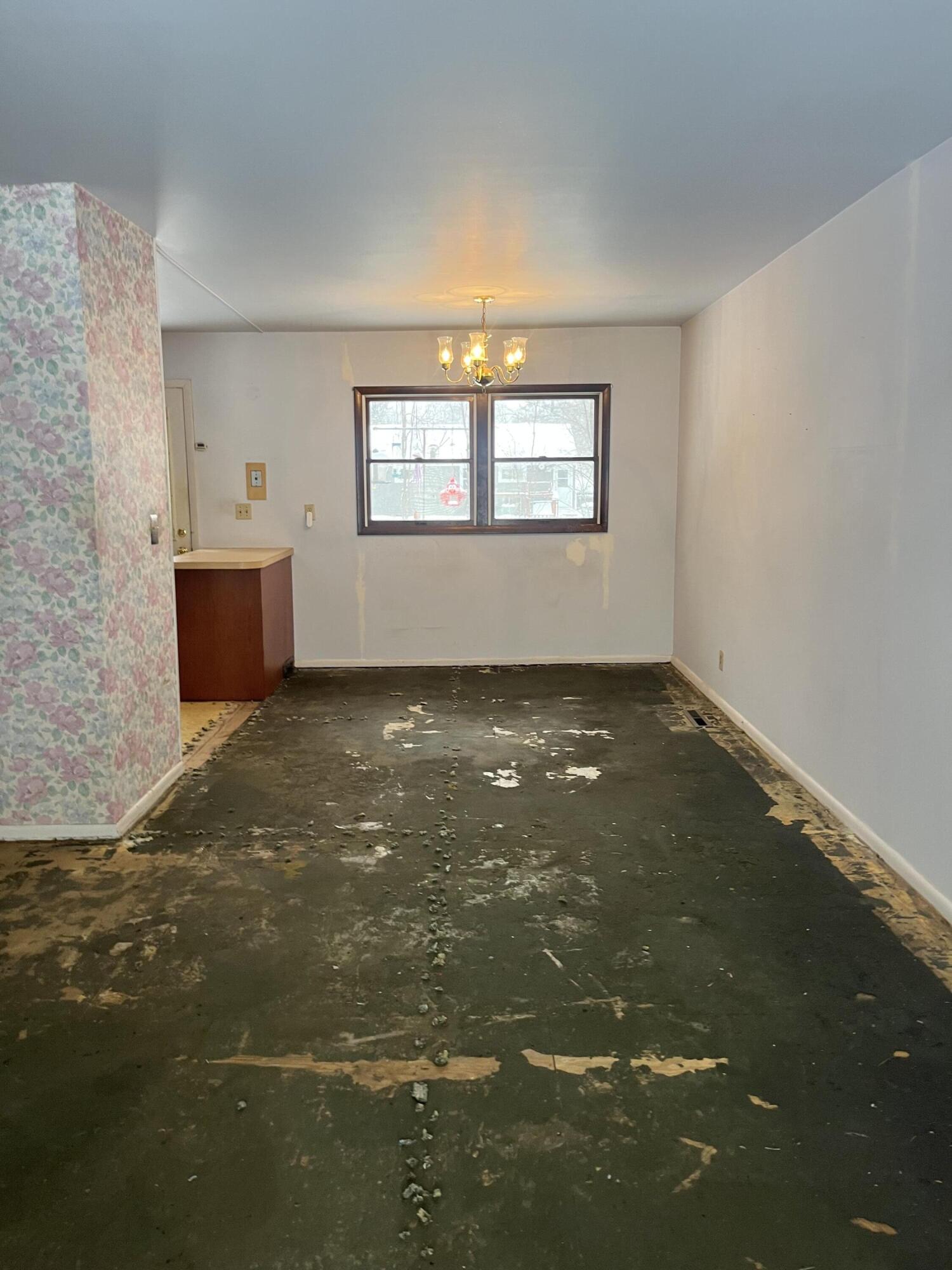 284 Stanford Lane Jackson, MI 49203 - Photo 4 of 23 Dining Area