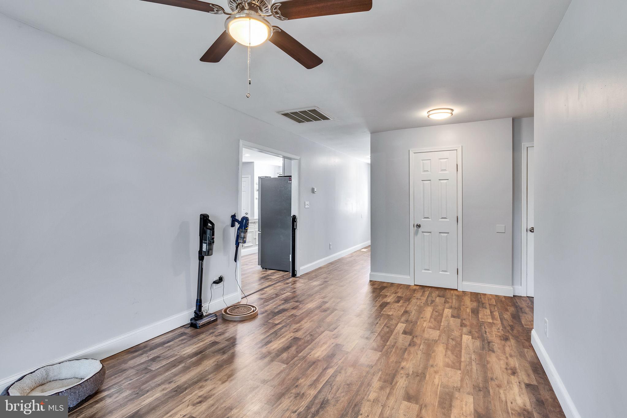 9832 River Road Lancaster, VA 22503 - Photo 26 of 68 Spacious, bright living area awaits you.