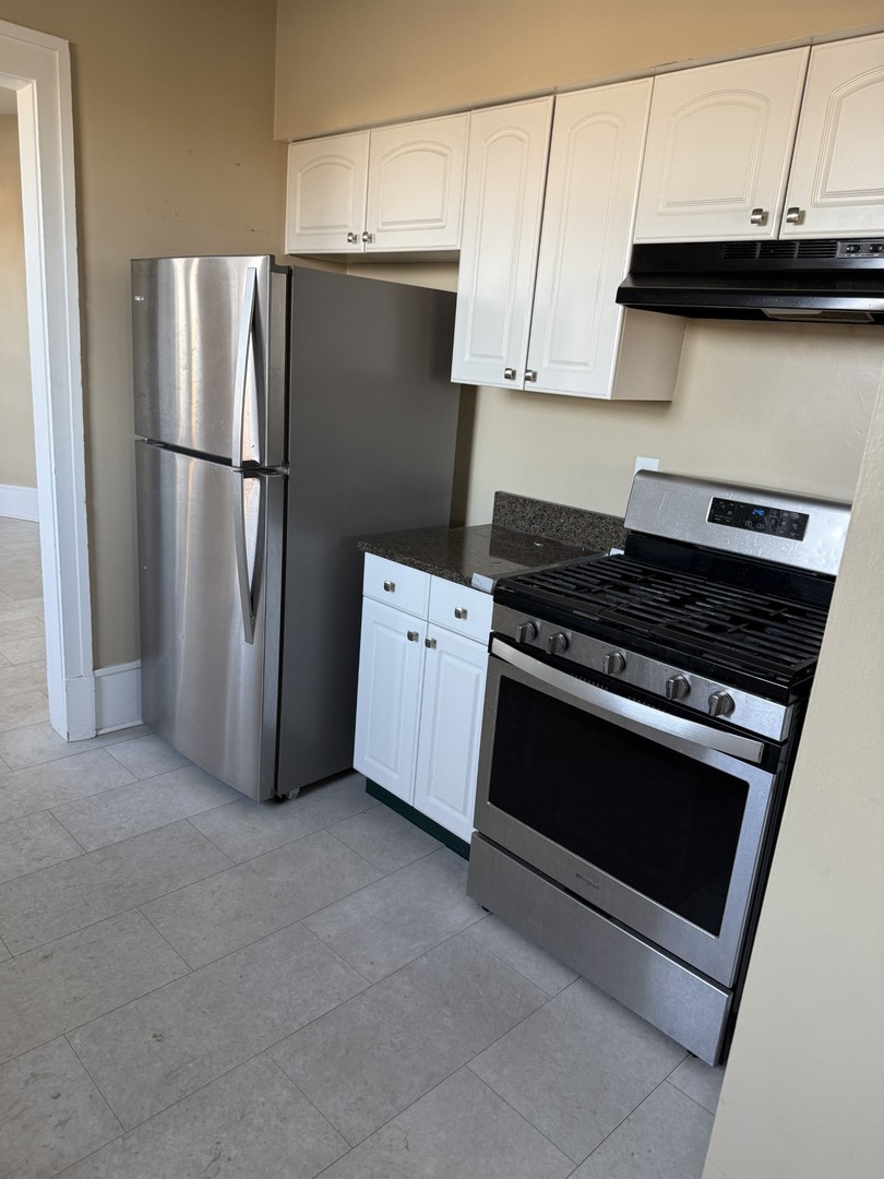 314 West Main Street, Unit 3R St. Charles, IL 60174 - Photo 6 of 11 a kitchen with stainless steel appliances granite countertop a refrigerator a stove and a sink