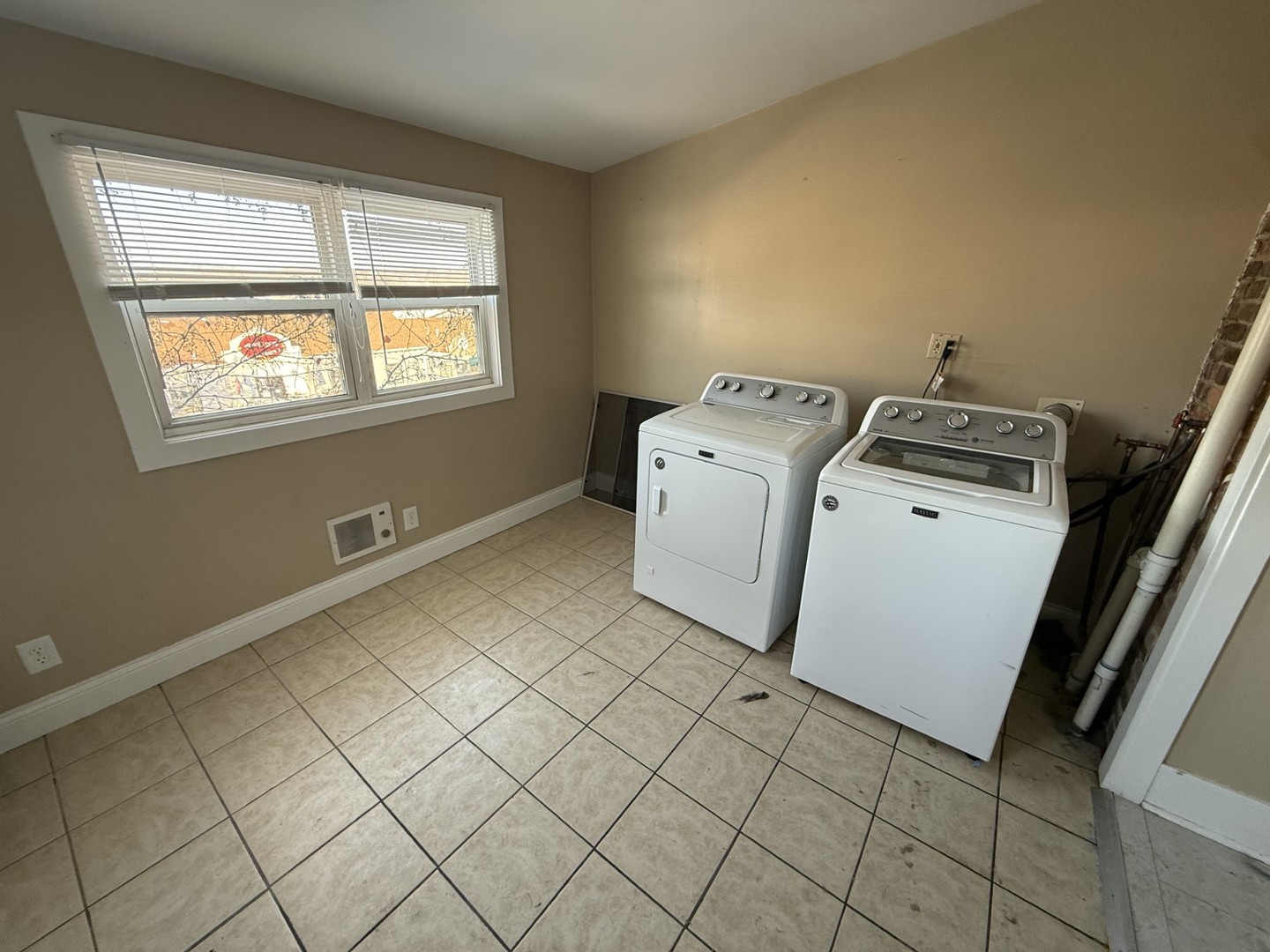 314 West Main Street, Unit 3R St. Charles, IL 60174 - Photo 9 of 11 a utility room with dryer and washer