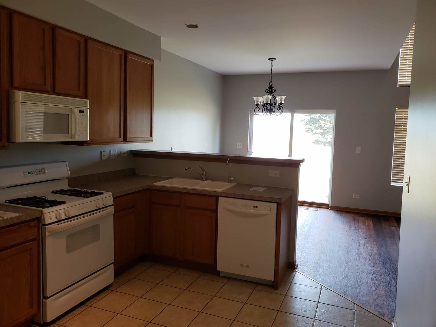 3049 Creekside Drive Plainfield, IL 60586 - Photo 3 of 21