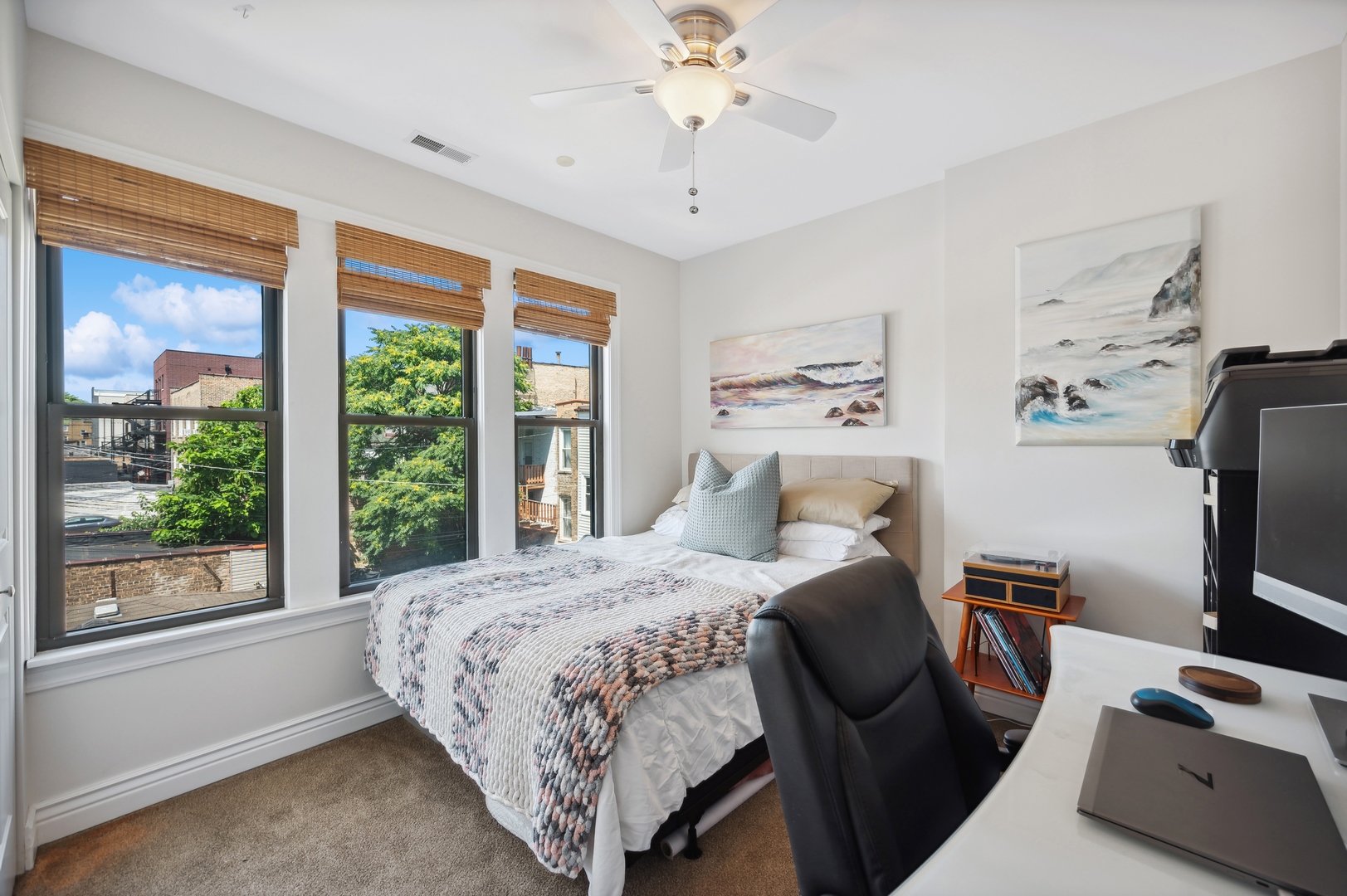 1610 West Byron Street, Unit 2 Chicago, IL 60613 - Photo 18 of 21 a bedroom with a bed and a window