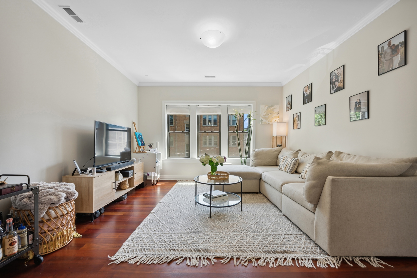 1610 West Byron Street, Unit 2 Chicago, IL 60613 - Photo 6 of 21 a living room with furniture and a flat screen tv