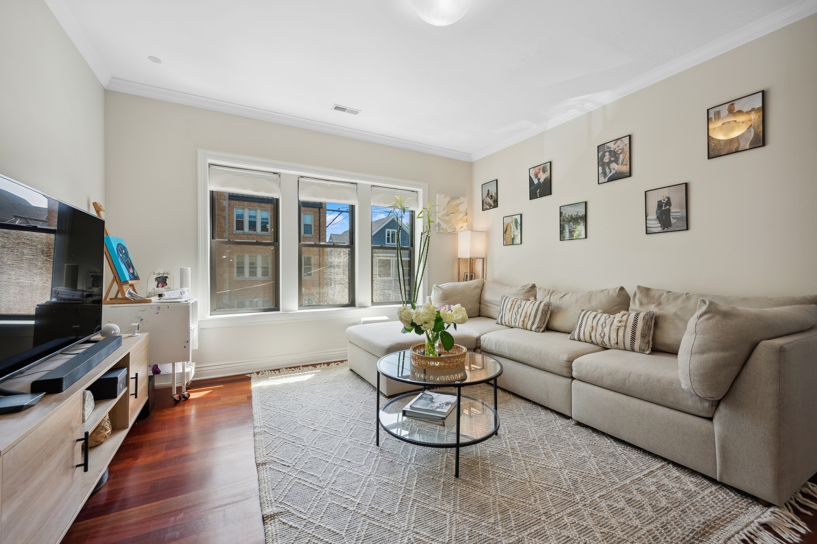 1610 West Byron Street, Unit 2 Chicago, IL 60613 - Photo 8 of 21 a living room with furniture and a flat screen tv