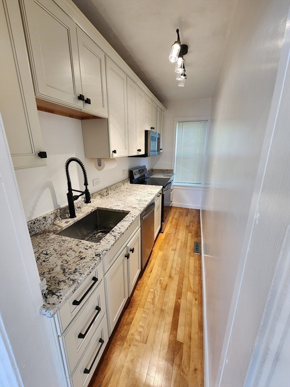 24 Ingleside Avenue Worcester, MA 01604 - Photo 10 of 39