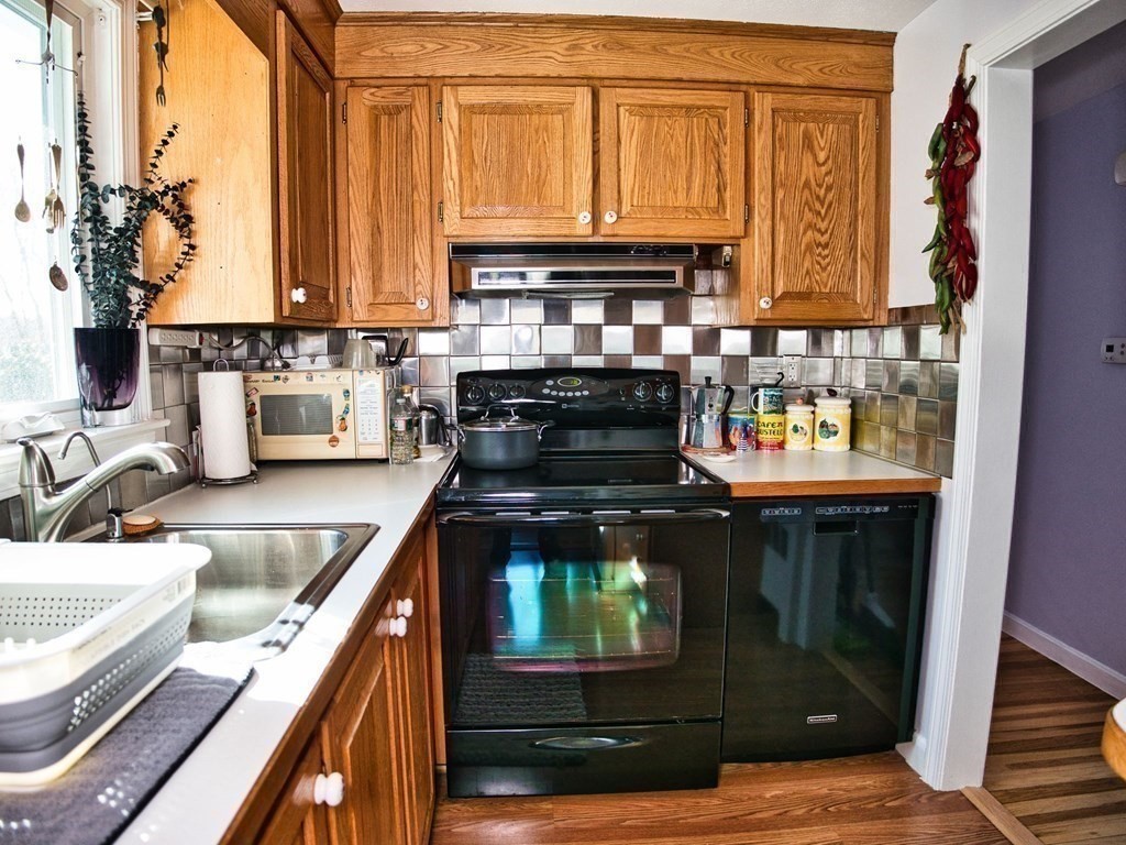 11 Roseen Road Holbrook, MA 02343 - Photo 7 of 33 Gallery Image 7
