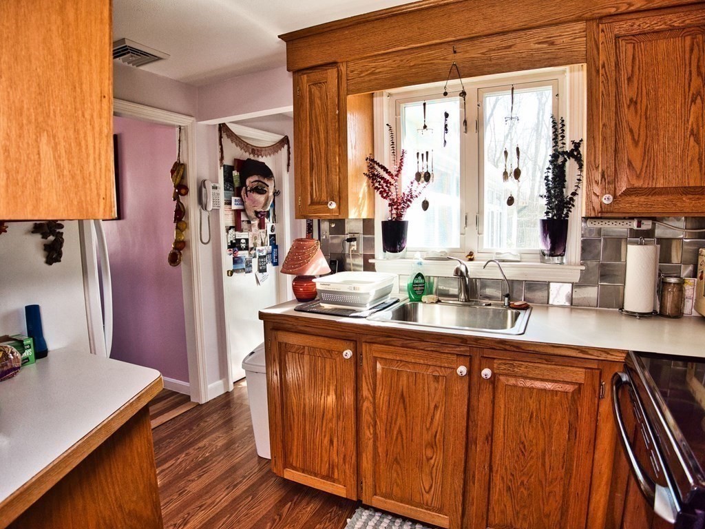 11 Roseen Road Holbrook, MA 02343 - Photo 8 of 33 Gallery Image 8