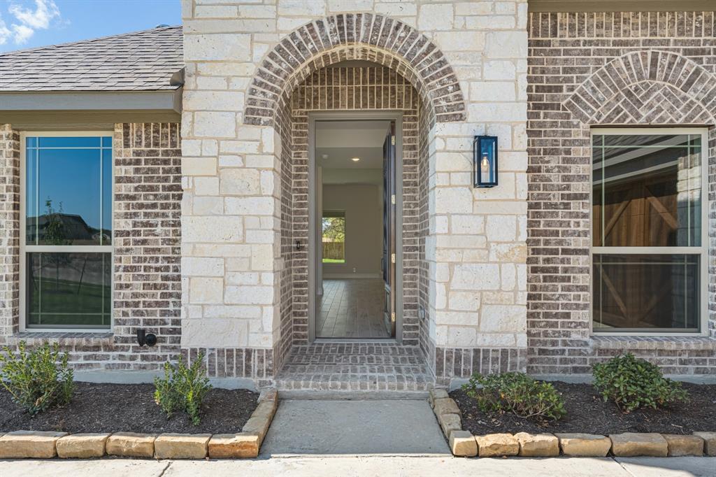 763 Crystal Lk Lane Red Oak, TX 75154 - Photo 4 of 35