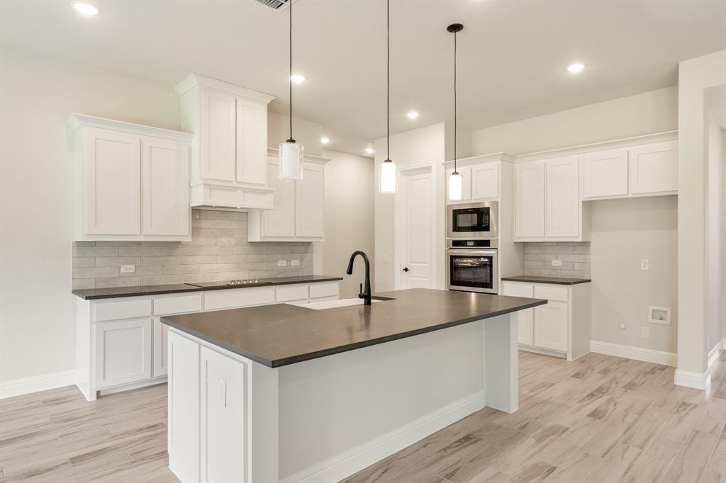 763 Crystal Lk Lane Red Oak, TX 75154 - Photo 10 of 35